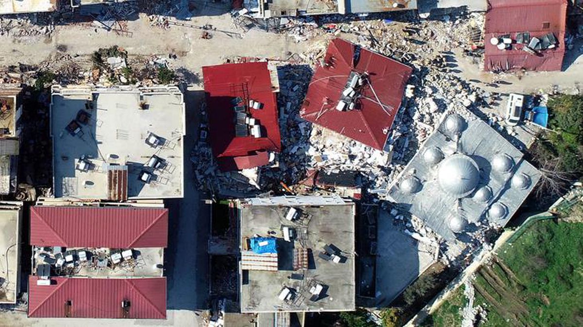 Ne bina ne çeşme ne de cami! 18 bin nüfuslu mahallede sağlam yer kalmadı