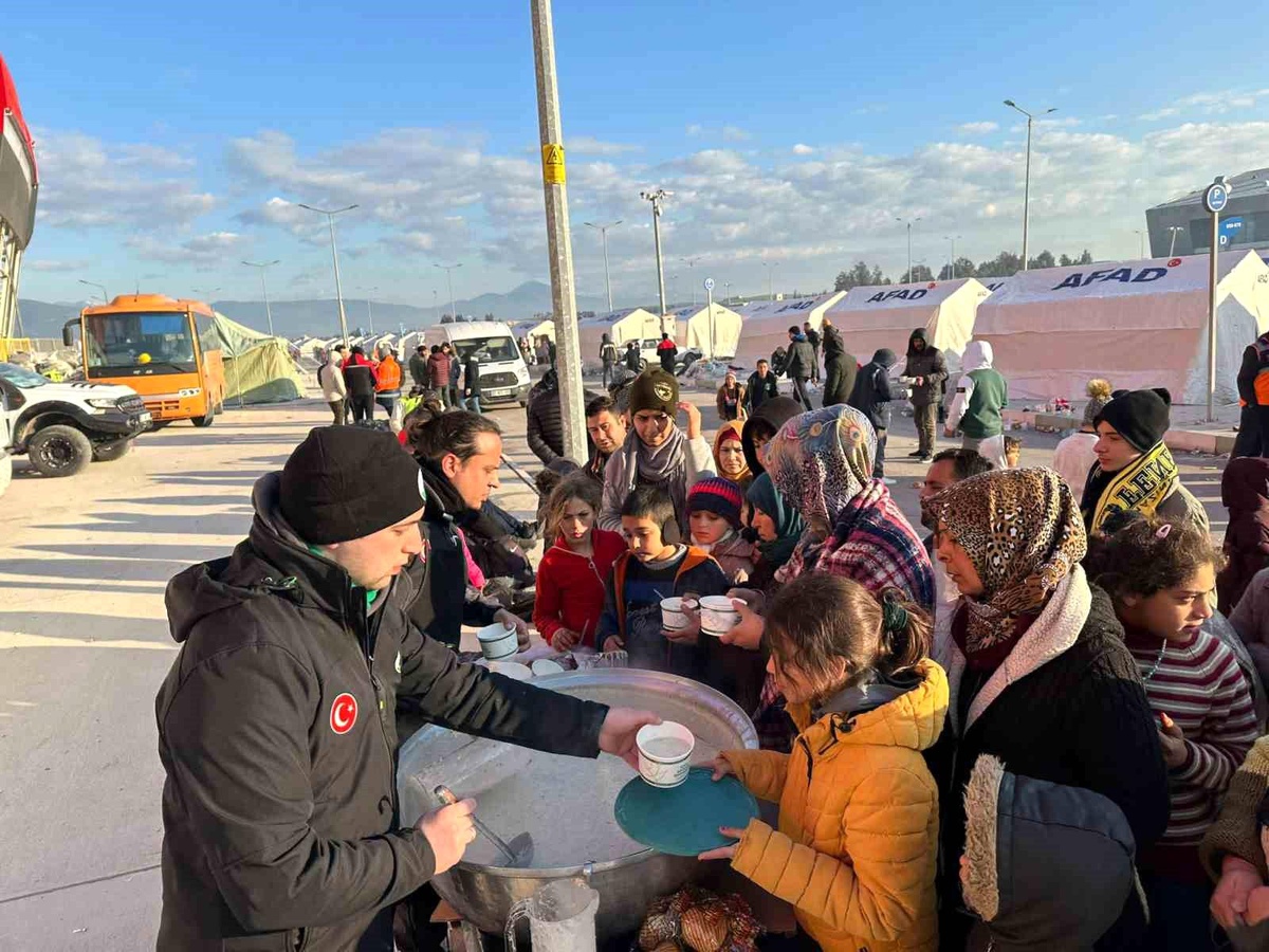 Osmangazi Belediyesi\'nden depremzede vatandaşlara çorba ikramı