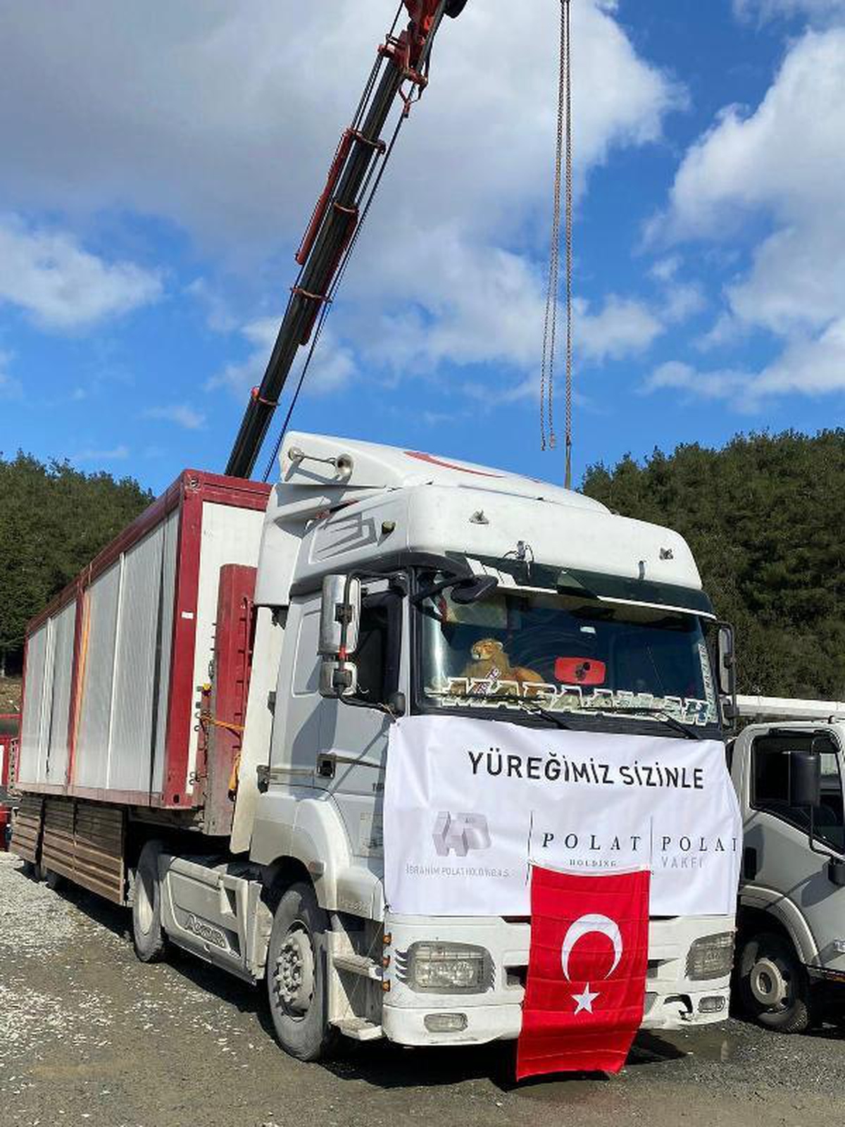 Polat Holding\'in yardım TIR\'ları deprem bölgesine hareket etti