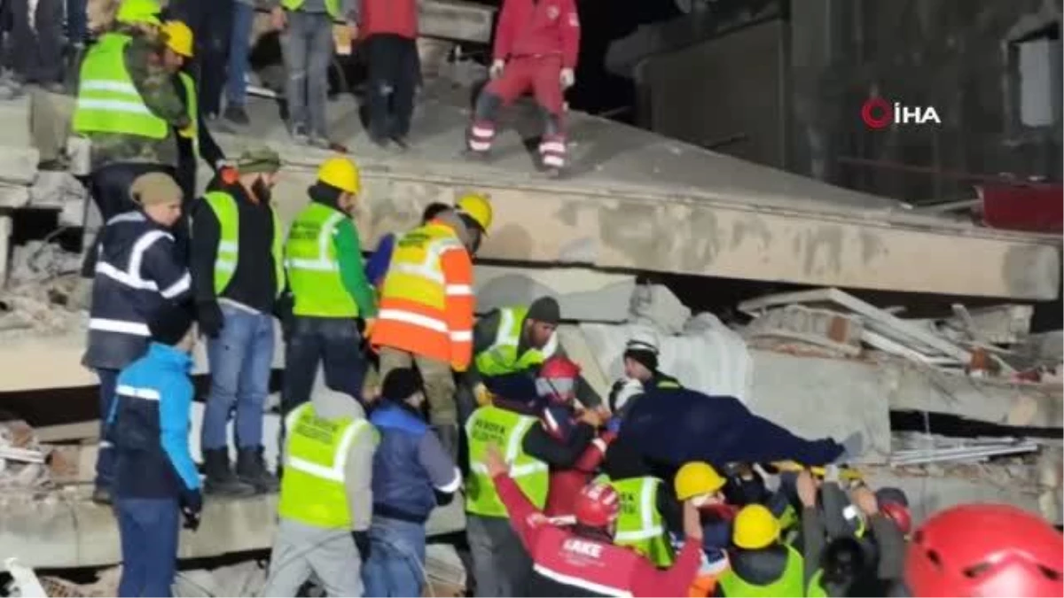 Sakaryalı ekip, Valiye sarılarak ağladı: "Sakarya\'nın deprem çocukları üzerine düşeni yapıyor"