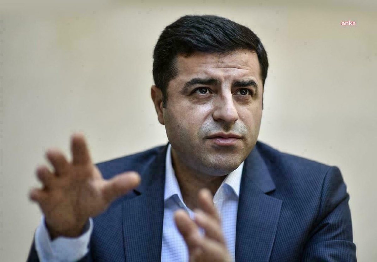 Selahattin Demirtaş: "Erdoğan Gibi Siyasi Çıkarcılığın Ustası Olmuş Birinin Deprem Felaketine, Siyasi Çıkarını Düşünmeden Yaklaştığını Sanmak...