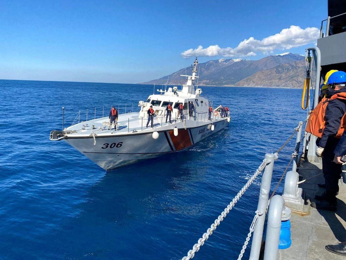 TCG Sarucabey, yardım malzemelerini Hatay\'a ulaştırdı