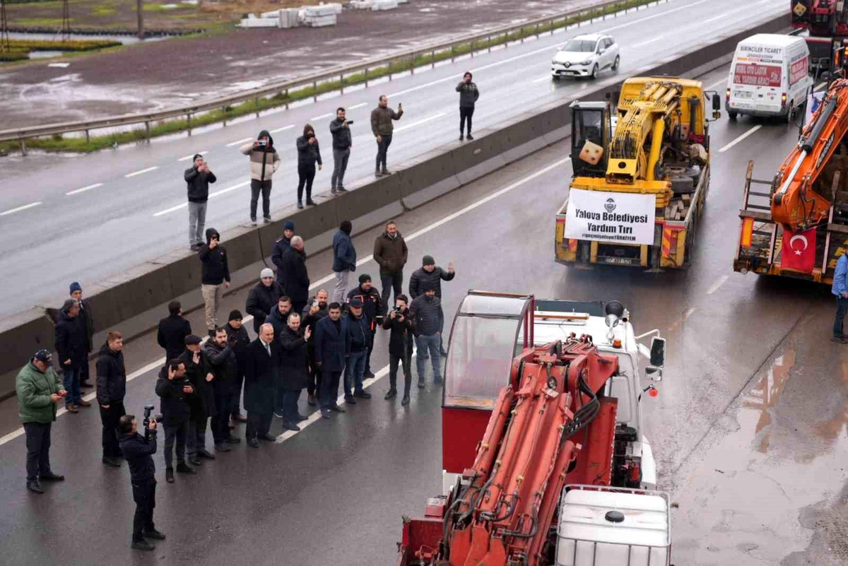 Yalova\'dan deprem bölgesine 204 yardım yüklü araç gönderildi