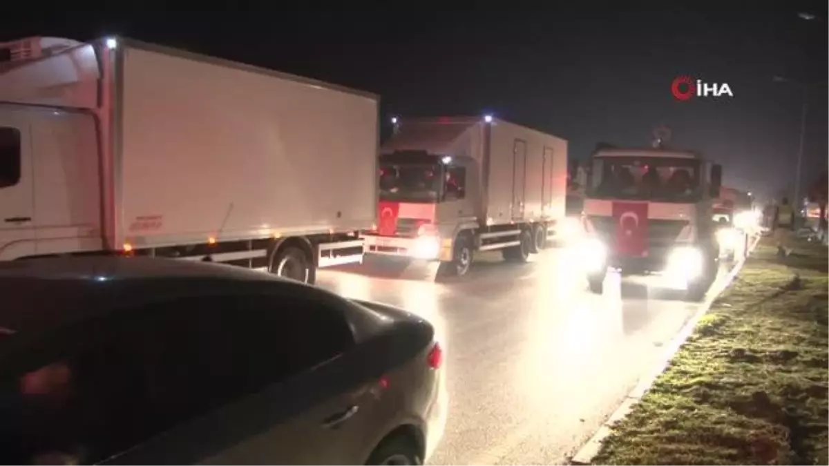 Yardım tırları kilometrelerce kuyruk oluşturdu