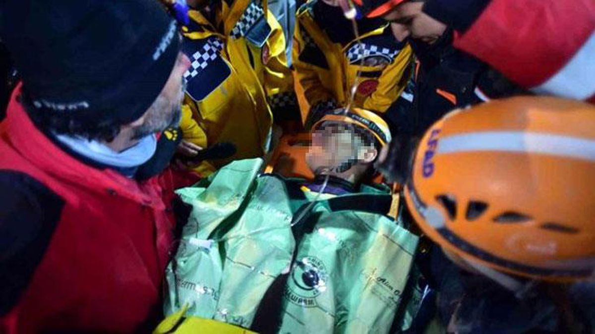 119 saat sonra mucize yaşandı! Enkazdan çıkan lise öğrencisinin ilk sorusu 'Bugün günlerden ne?' oldu