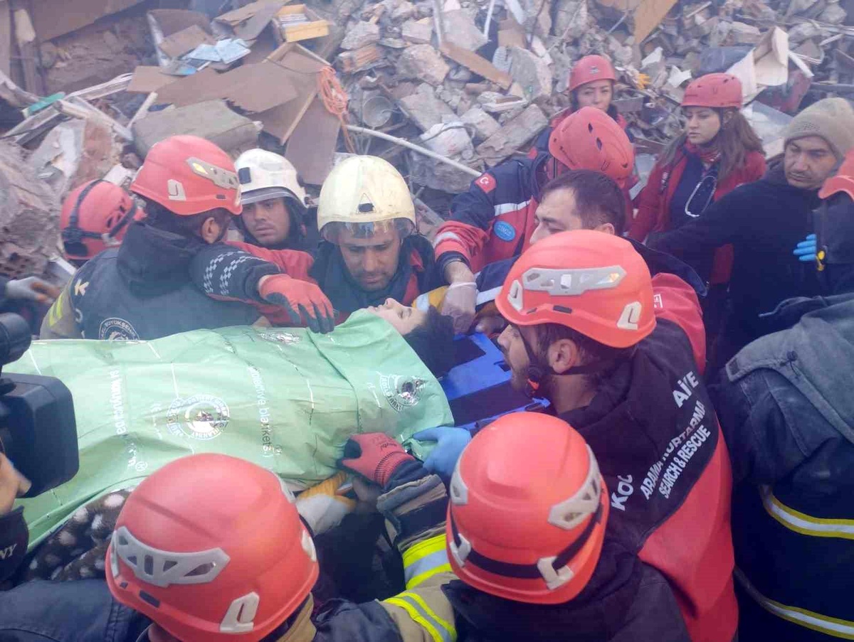 12 yaşındaki Muhammet\'i kurtaran itfaiye eri mutluluktan böyle ağladı