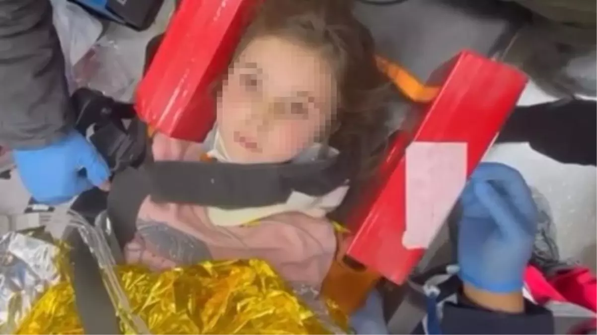 132. saatte kurtarılan 5 yaşındaki Şengül tebessüm ettirdi: Sarı kola istiyorum, bir sürü olsun