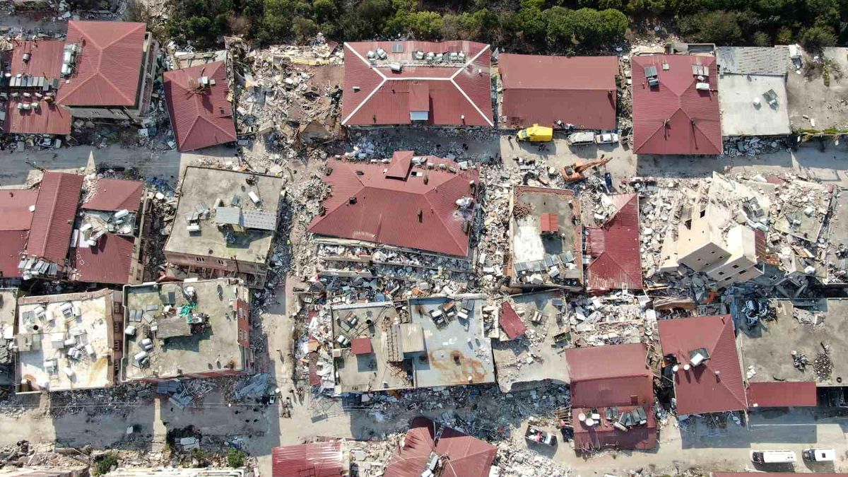 18 bin nüfuslu mahallede deprem sonrası sağlam bina kalmadı