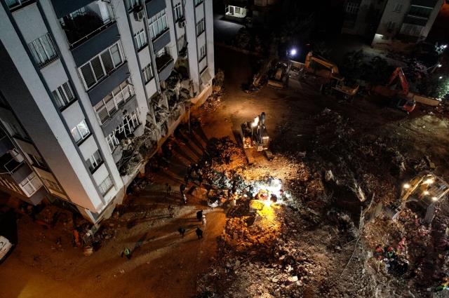 Adana'da yıkılan lüks apartmanın sahibi, suçu babasına attı: Yakalanması için ihbar ettim, bina ben 5 yaşındayken yapılmış