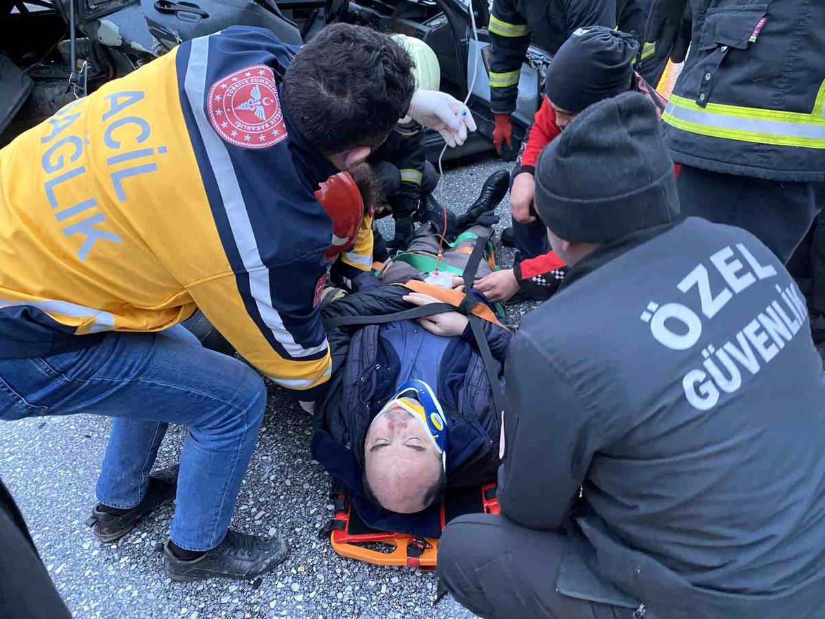 Ani fren kazaya sebep oldu: 2 yaralı