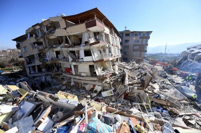 Bm, Türkiye ve Suriye'de Depremin Vurduğu Bölgelerde Acil Yardım Operasyonlarına Devam Ediyor
