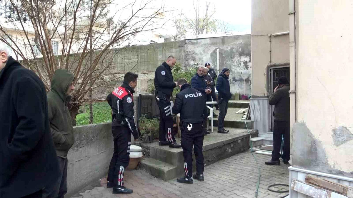 Bursa\'da bir apartman kapıcısı kaldığı depoda ölü bulundu