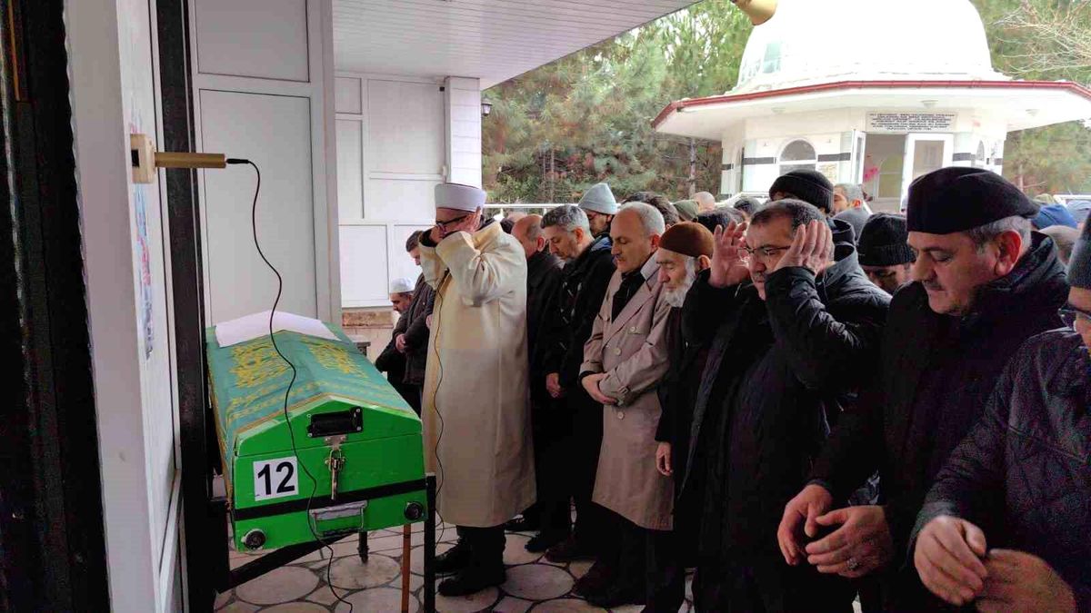 Bursa\'dan çalışmak için gittiği Kahramanmaraş\'ta enkazda kalarak hayatını kaybetti