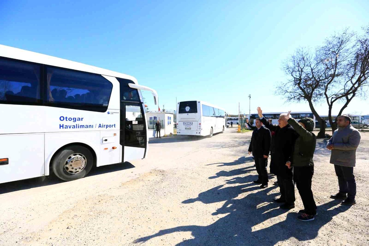 Büyükşehir, depremzedeleri Muğla\'ya getiriyor