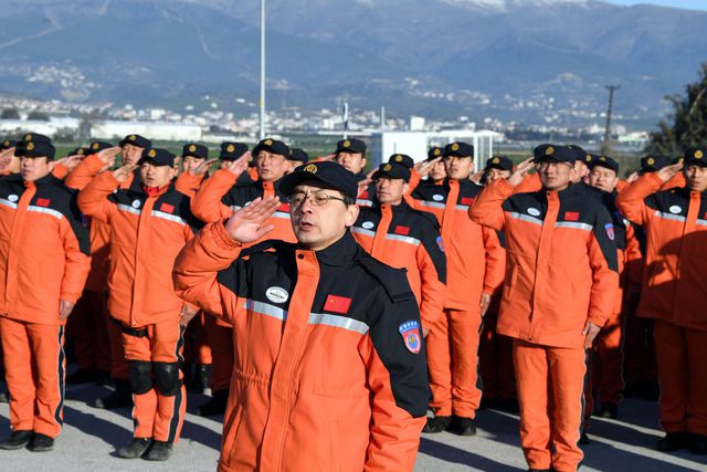 Çin Arama Kurtarma Ekibi Hatay'da Hayat Kurtarıyor