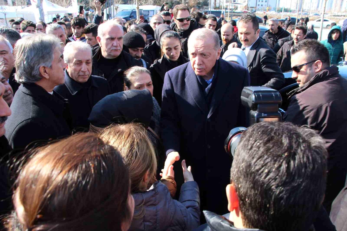 Cumhurbaşkanı Erdoğan: "Deprem bölgesindeki toplam can kaybı 21 bin 43\'e ulaşmıştır"