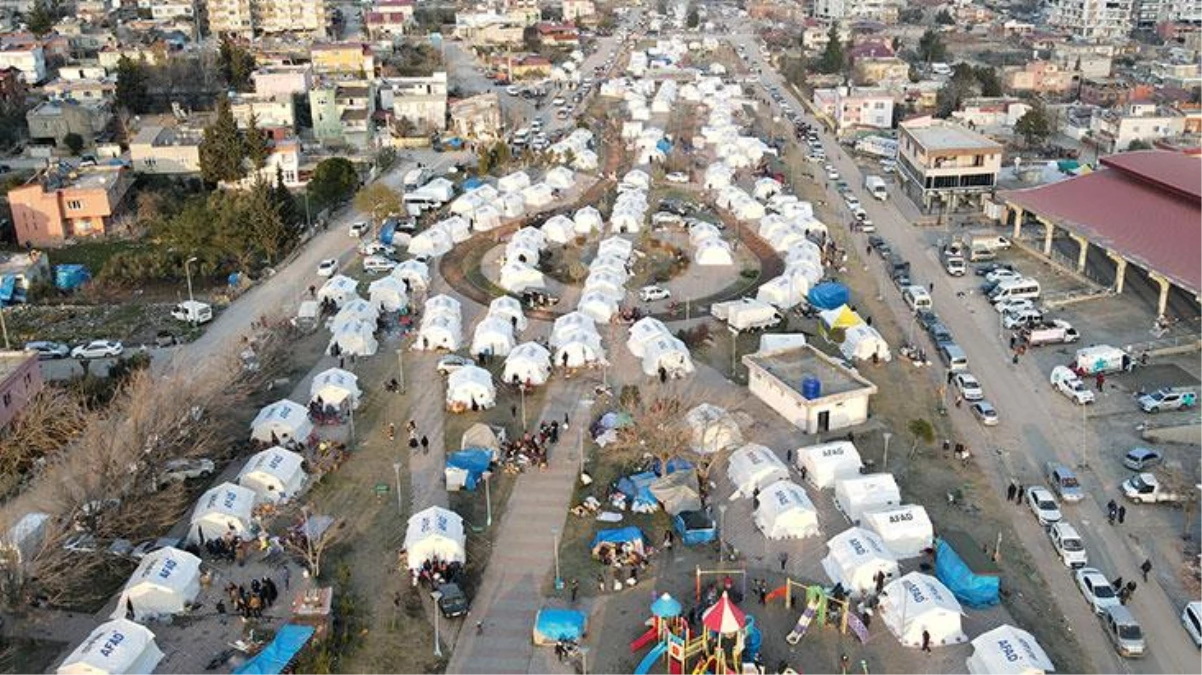 Deprem bölgesi Gaziantep\'te 80 bin vatandaşın barınması için 17 bin çadır kuruldu