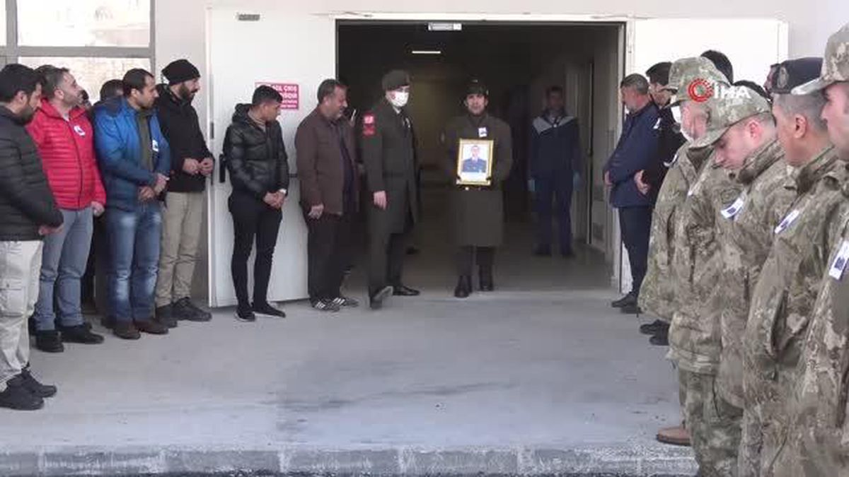 Depremde hayatını kaybeden uzman çavuş ve karısı son yolculuğuna uğurlandı