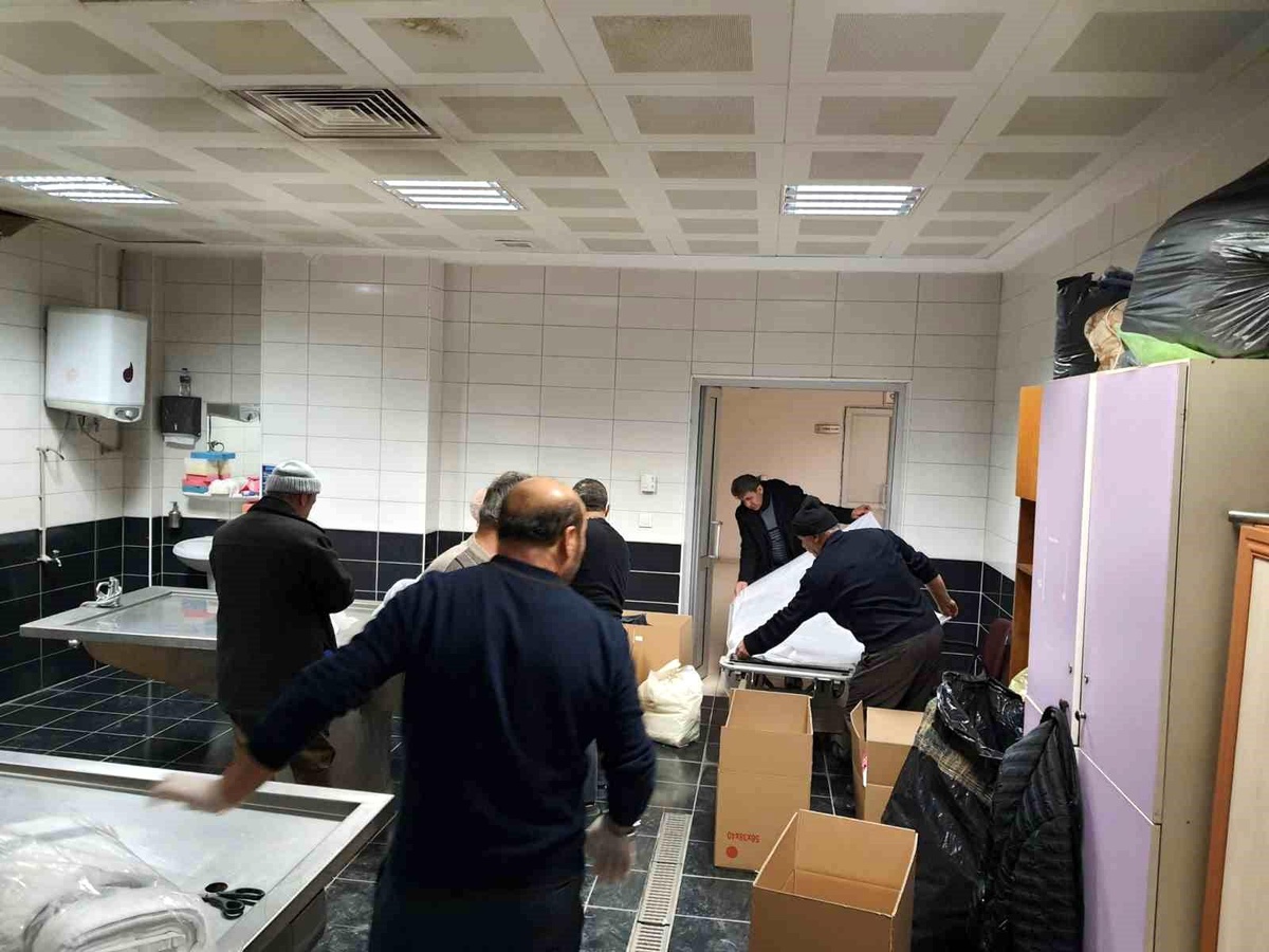 Depremde vefat edenler için 5 gündür teçhiz, tekvin ve defin malzemesi hazırlıyorlar