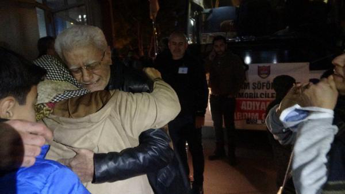 Depremden sağ kurtulan vatandaş: Dışarıya çıkmaya çalıştık, bizi duvardan duvara fırlattı