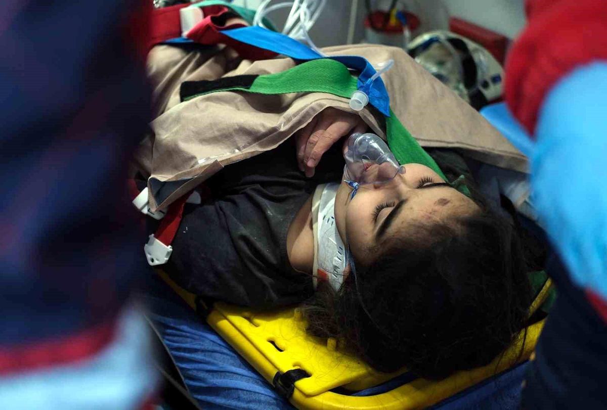 Depremin 6. gününde kurtarılan 11 yaşındaki Nehir\'in ilk isteği \'su\' oldu
