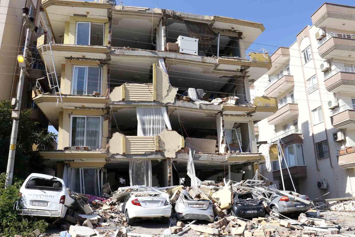 Depremin İskenderun\'da geride bıraktığı acı tablo