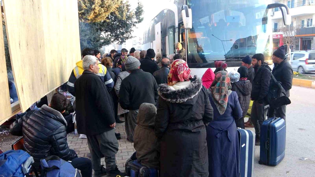 Depremzedeler Adıyaman\'ı terk ediyor