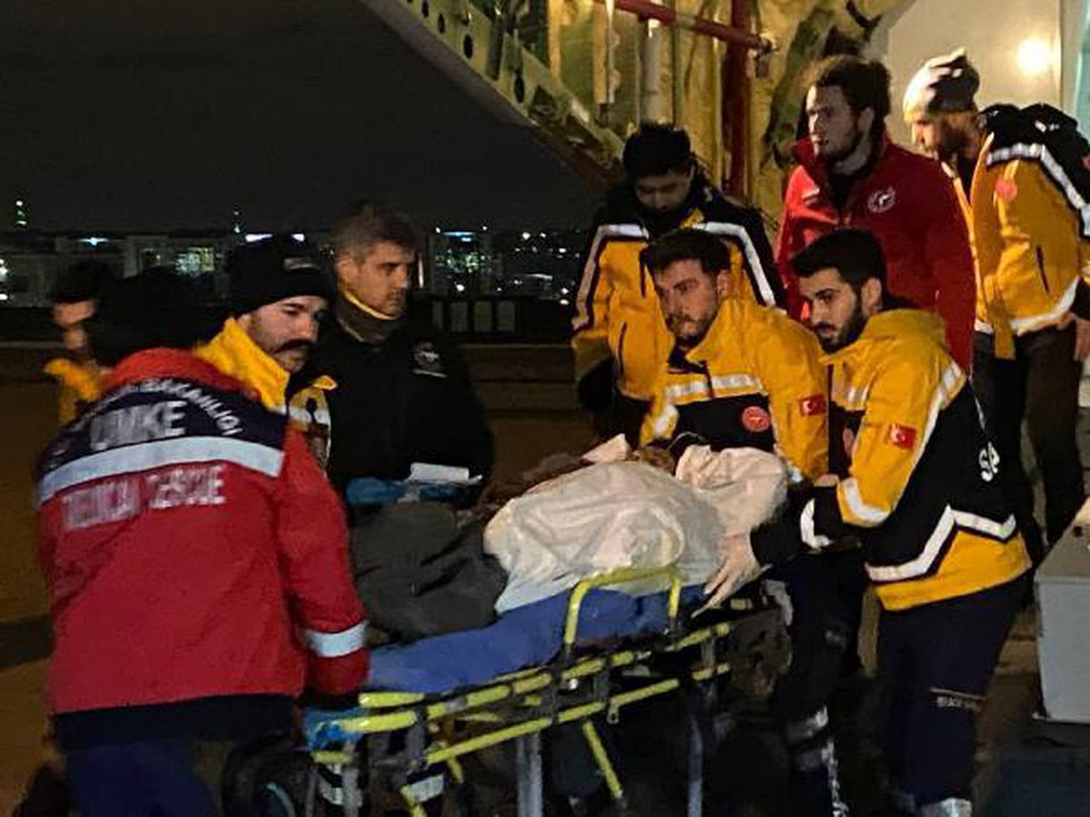 DEPREMZEDELER TEDAVİ İÇİN İSTANBUL\'A GETİRİLMEYE DEVAME EDİYOR