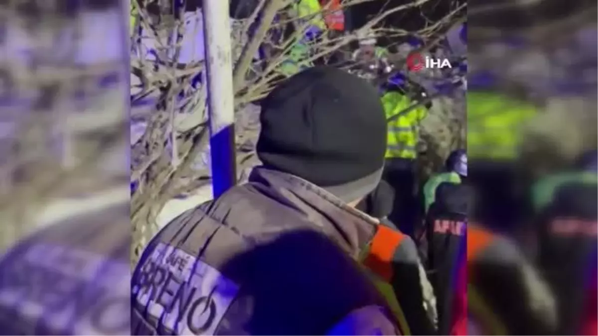 Enkaz altından kurtulan minik Fehim ekiplerden ilk olarak su istedi