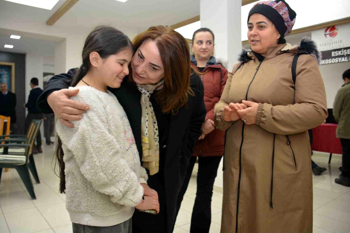 Eskişehir\'e getirilen depremzedelere psikososyal destek sağlanıyor