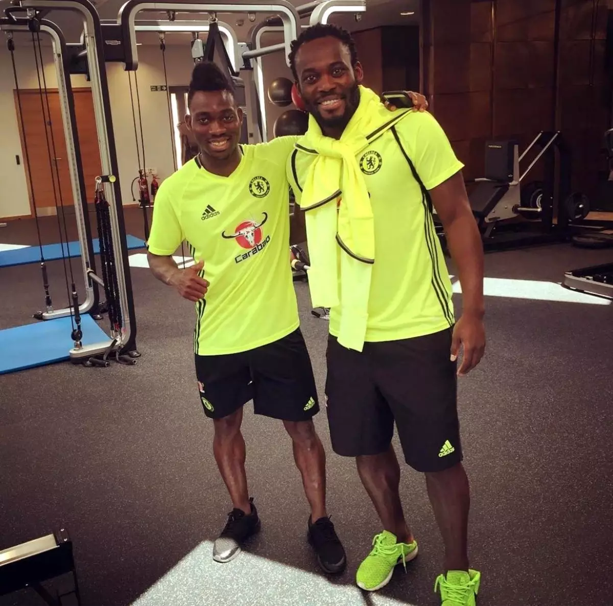 Essien\'den, Atsu mesajı: "Hayatta olduğunu umuyor ve dua ediyorum"