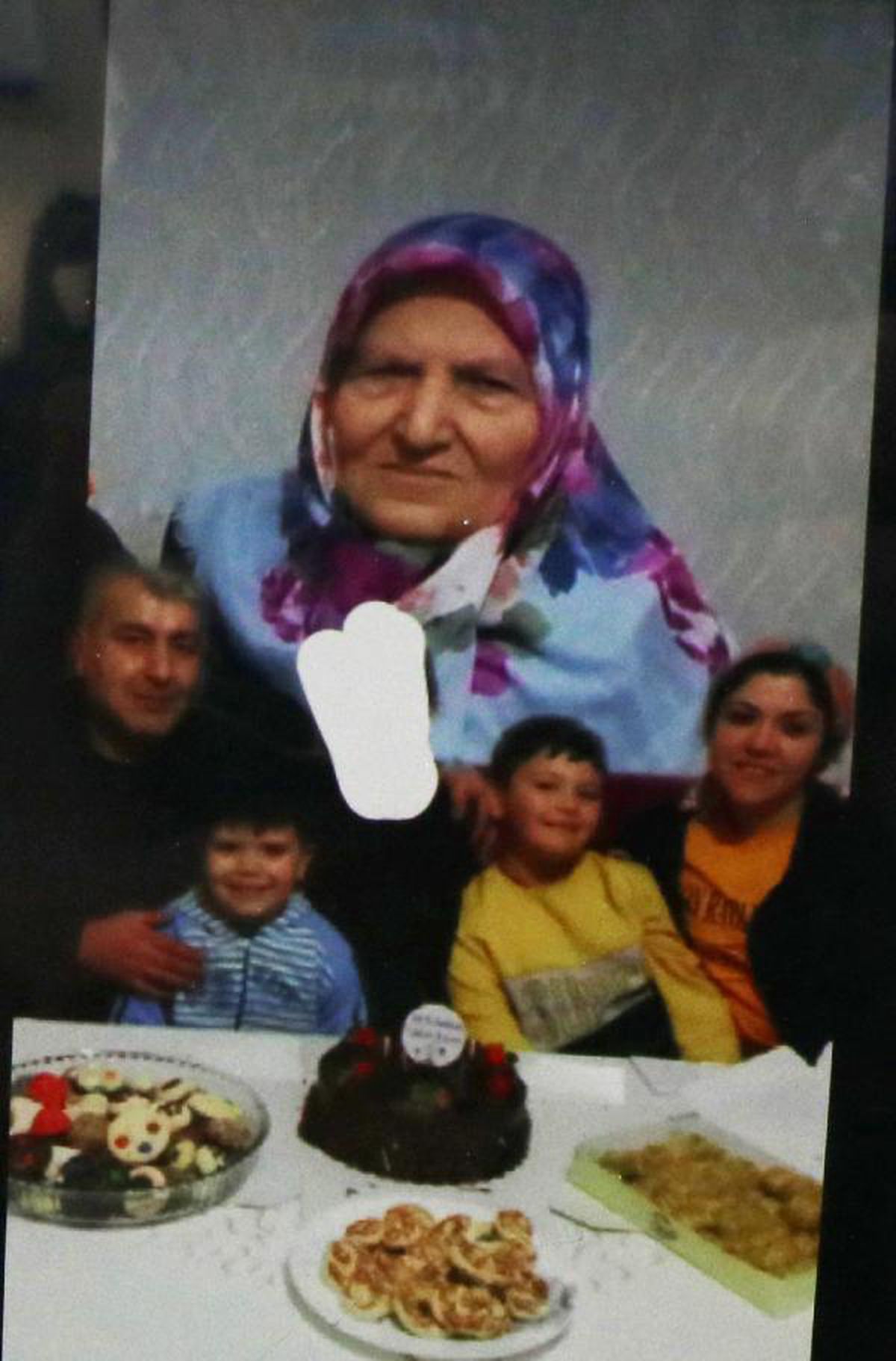 Gece ailece geldikleri dairede depreme yakalanıp enkaz altında kaldılar