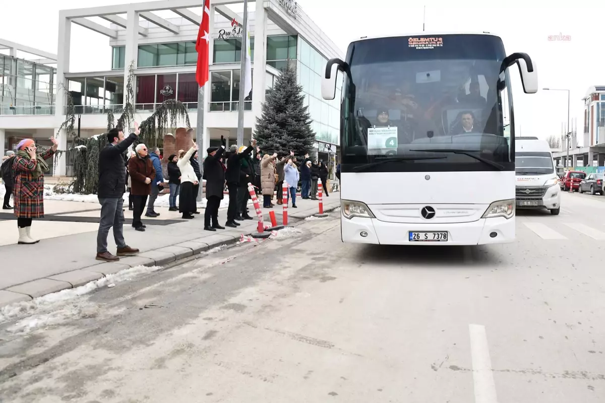 Gönüllü Destek Personeli, Tepebaşı\'ndan Deprem Bölgesine Doğru Yola Çıktı