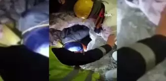 Hatay'da anne ve bebeği 102 saat sonra kurtarıldı