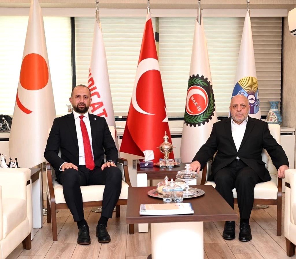 Hizmet İş Sendikası\'ndan 40 bin üyeye 100 milyonluk afet yardımı
