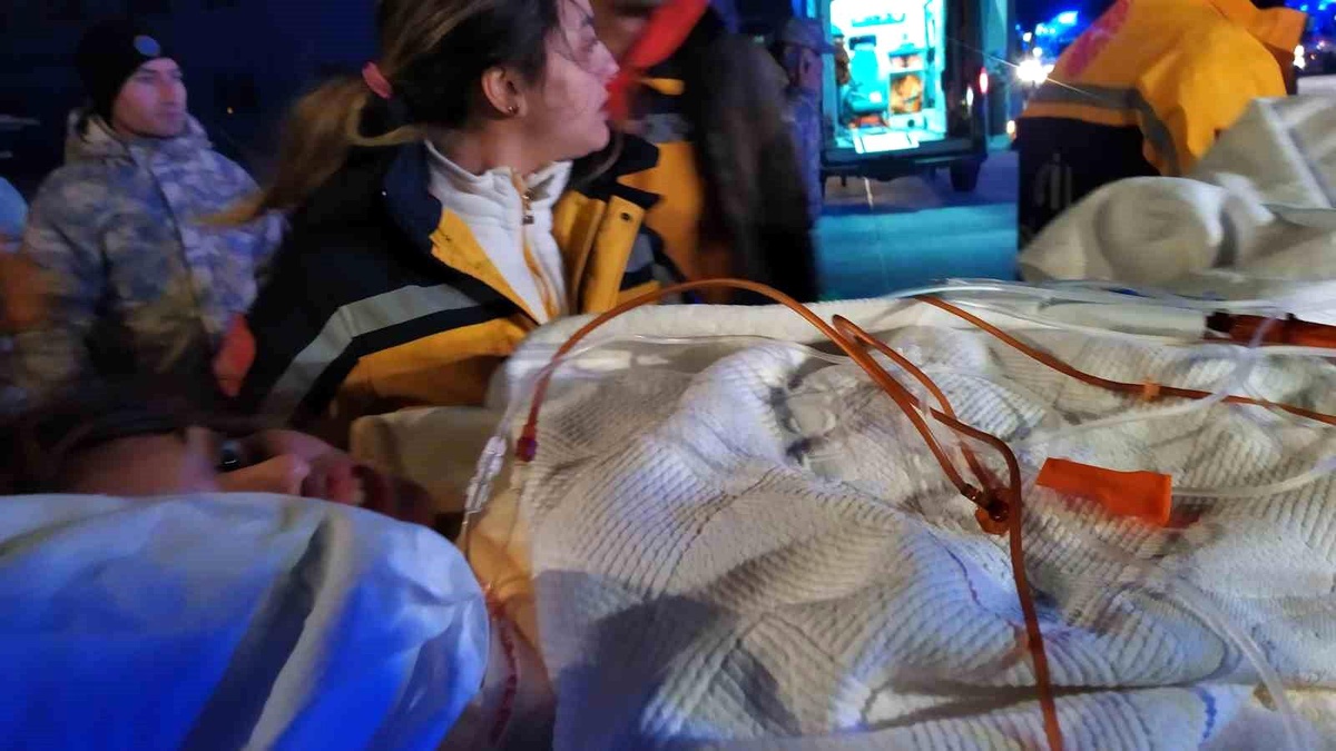 İstanbul\'a deprem bölgelerinden 51 yaralı getirildi
