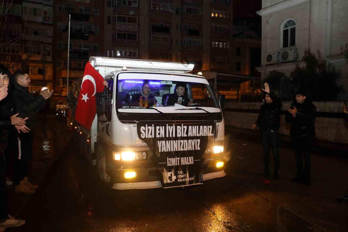 İzmit Belediyesi\'nin 42\'nci yardım aracı yola çıktı