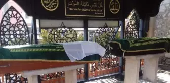 Kahramanmaraş'ta enkazda kalan vergi dairesi grup müdürü ile kızı toprağa verildi
