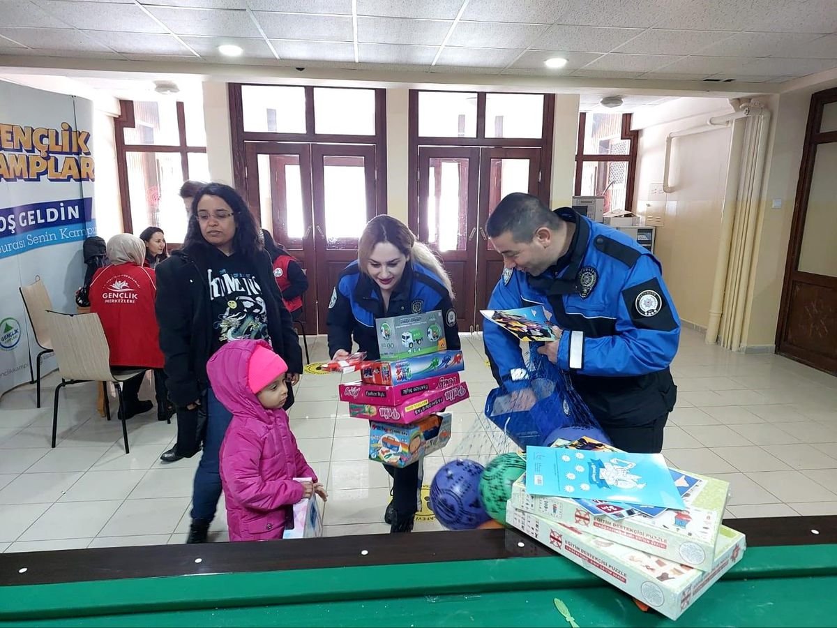 Kastamonu Emniyet Müdürlüğünden depremzedelere destek