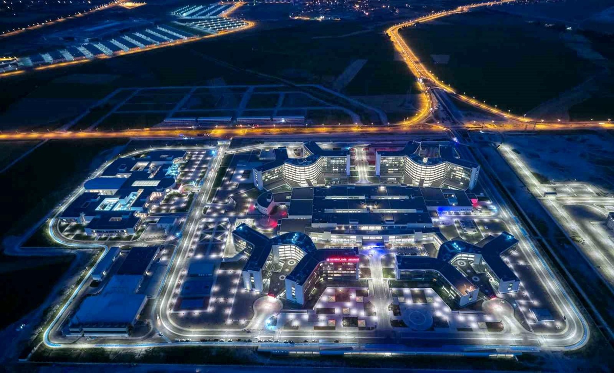 Kayseri Şehir Hastanesi depremzedelerin yaralarını sarıyor