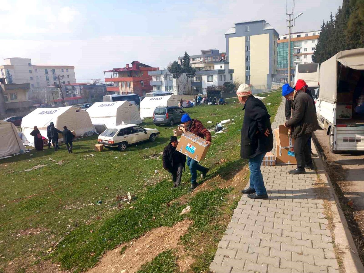 Körfez Belediyesi, Kahramanmaraş\'ta 8 ekip ile 103 mahallede çalışma yürütüyor