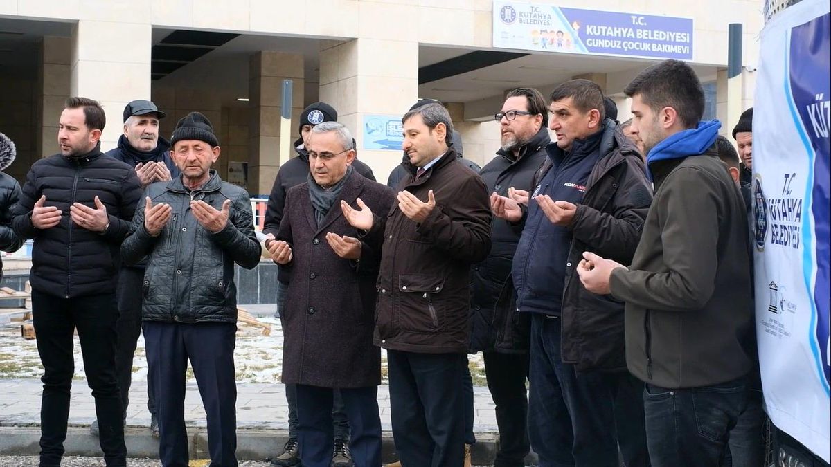 Kütahya Belediyesi\'nden Türkoğlu ilçesine yardım tırı