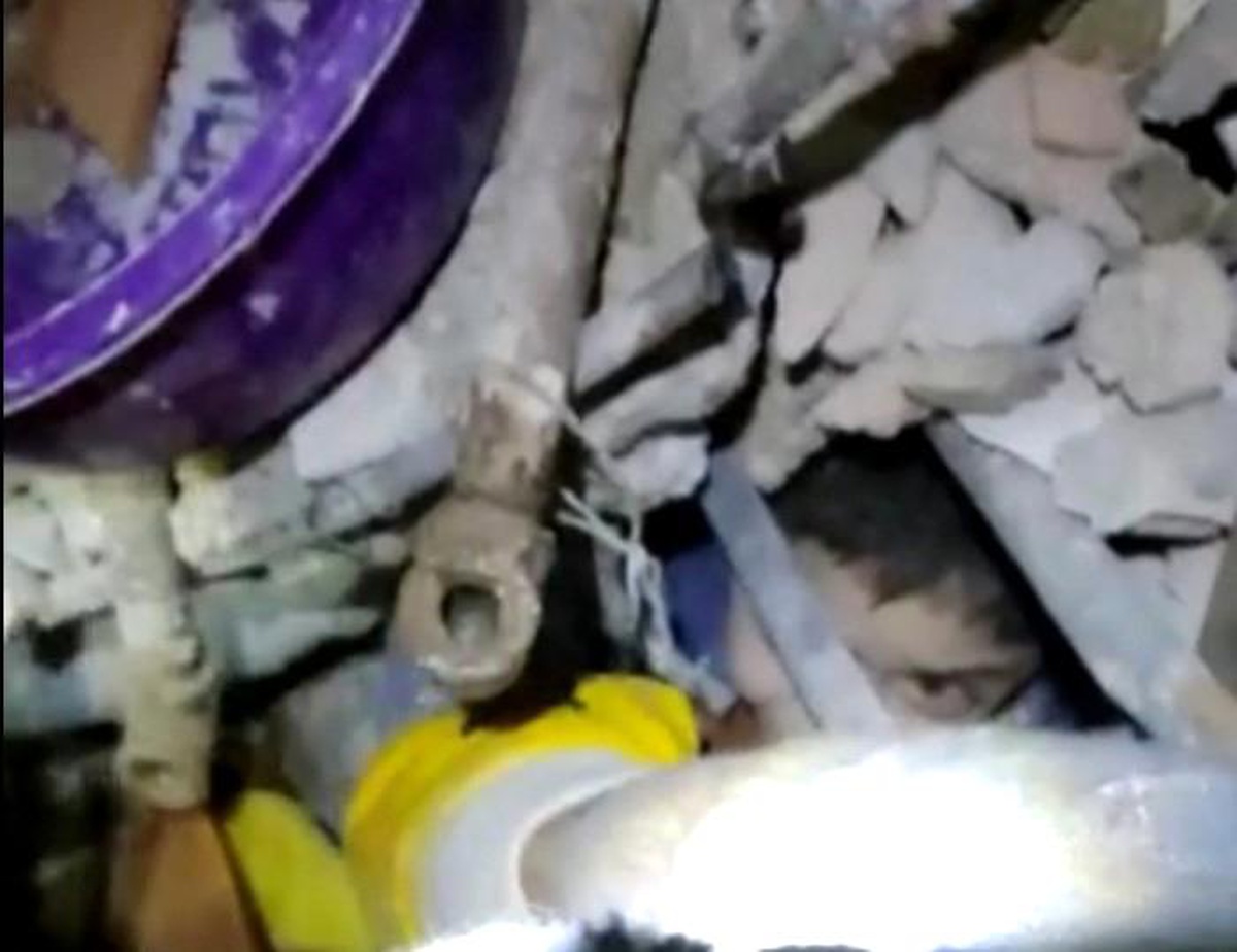 Malatya\'daki depremde enkaz altında kalanların kurtarılmasının görüntüleri ortaya çıktı