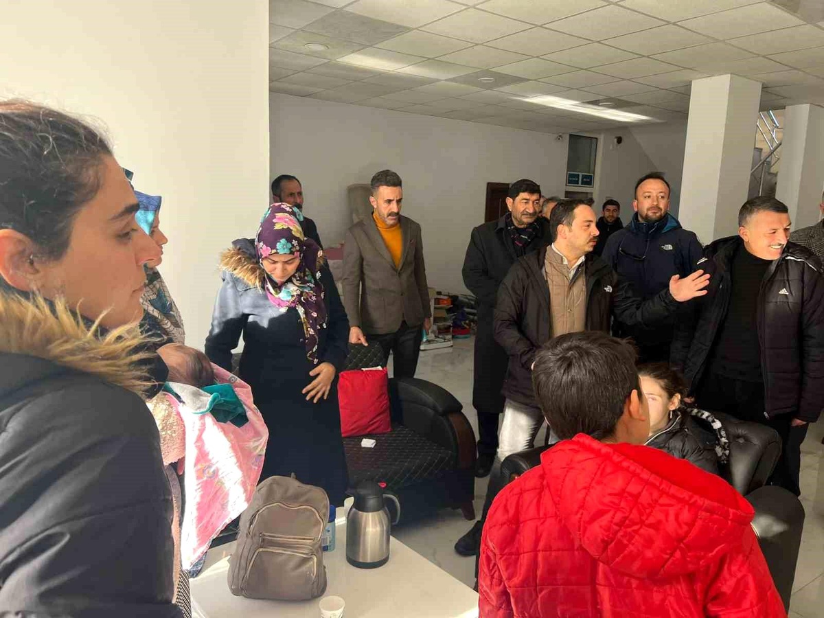 Malatya\'dan Muradiye\'ye gelen depremzedeler lojmana yerleştirildi