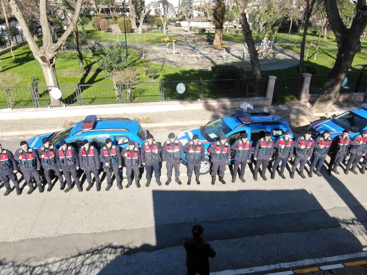 Manisa\'dan deprem bölgesine jandarma takviyesi