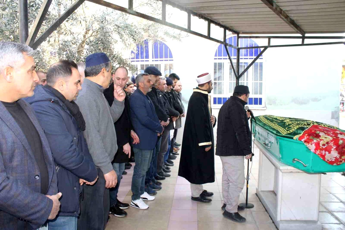 Melek öğretmen gözyaşlarıyla uğurlandı