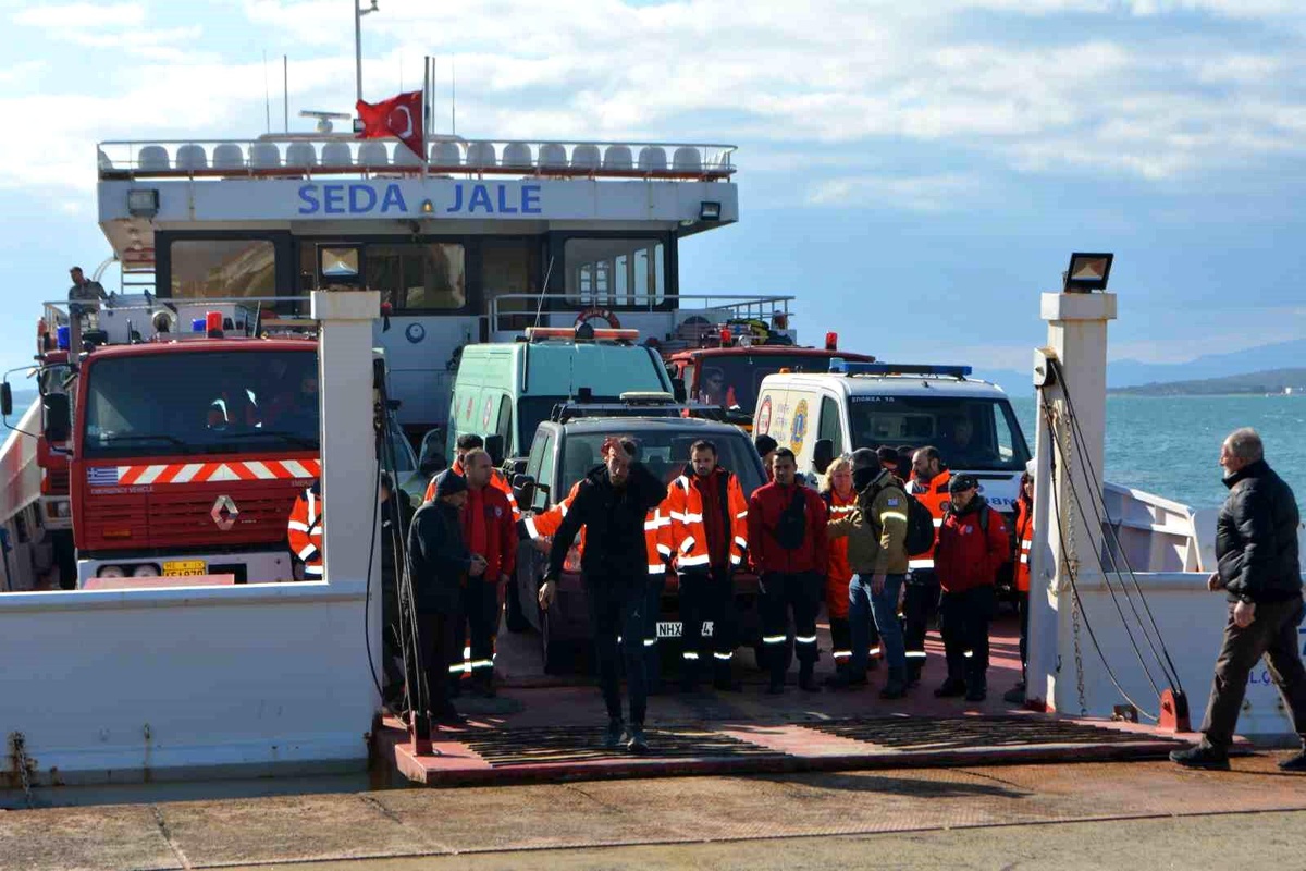 Midilli Adası\'ndan Ayvalık\'a gelen Yunan arama kurtarma timleri Kahramanmaraş\'a gitti