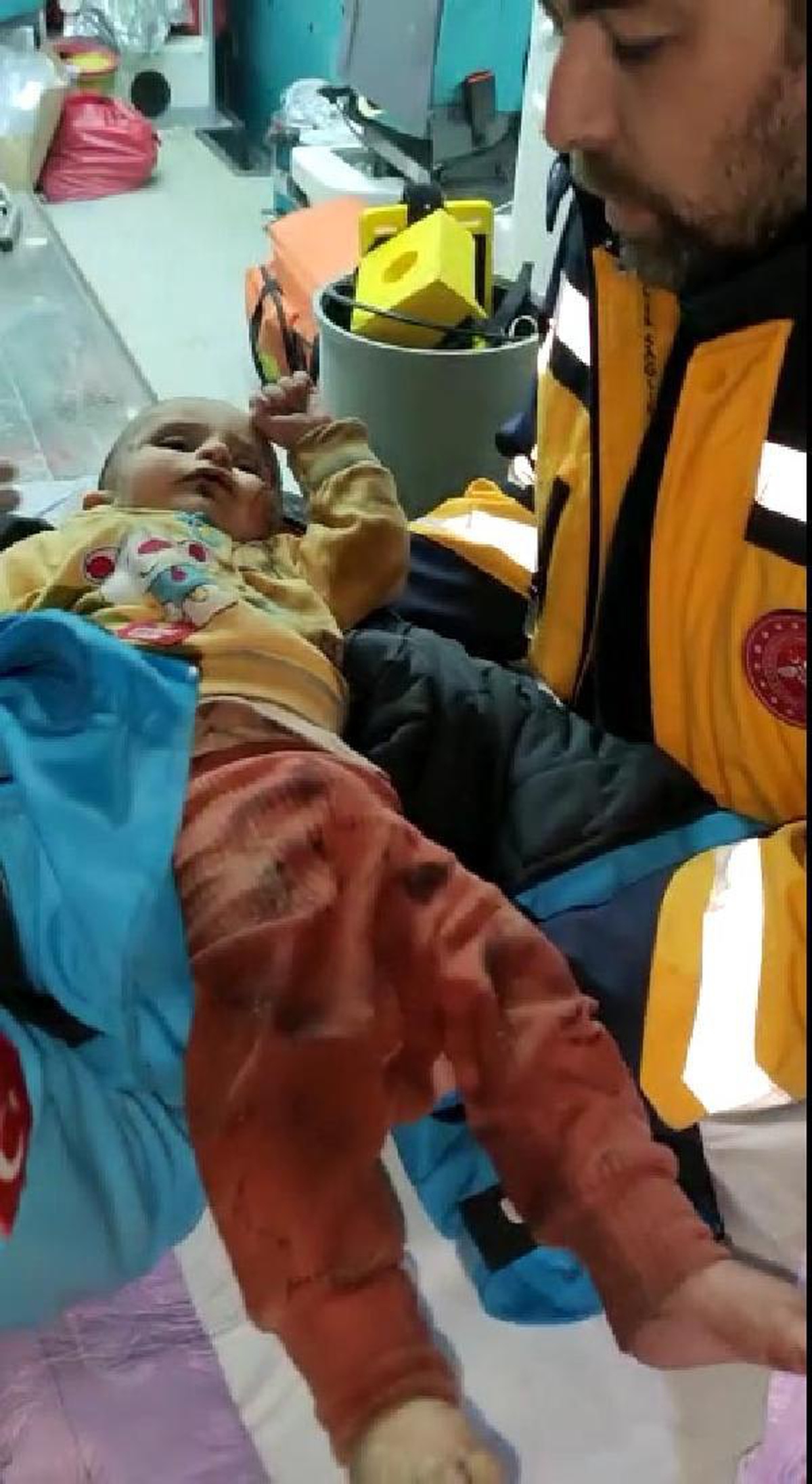 MUCİZENİN ADI 7 AYLIK HAMZA BEBEK; 140 SAAT SONRA KURTARILDI