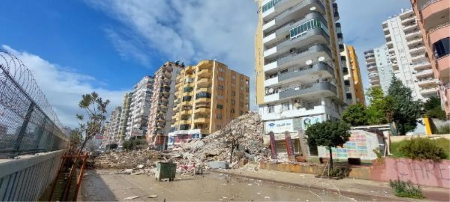 OĞUL, YARISI YIKILAN BİNANIN ENKAZINDA; RİSK NEDENİYLE 6 GÜNDÜR ÇALIŞMA YOK