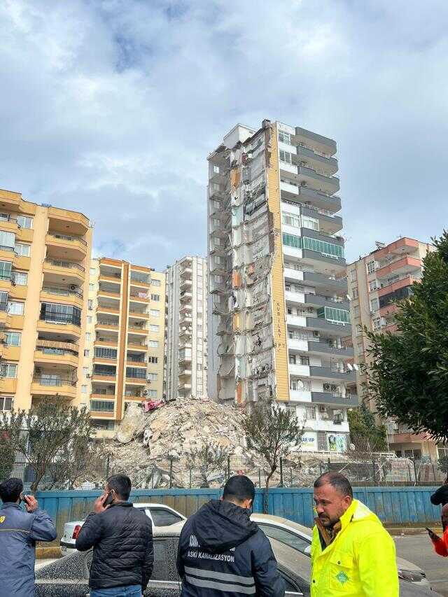 OĞUL, YARISI YIKILAN BİNANIN ENKAZINDA; RİSK NEDENİYLE 6 GÜNDÜR ÇALIŞMA YOK OĞUL, YARISI YIKILAN BİNANIN ENKAZINDA; RİSK NEDENİYLE 6 GÜNDÜR ÇALIŞMA YOK